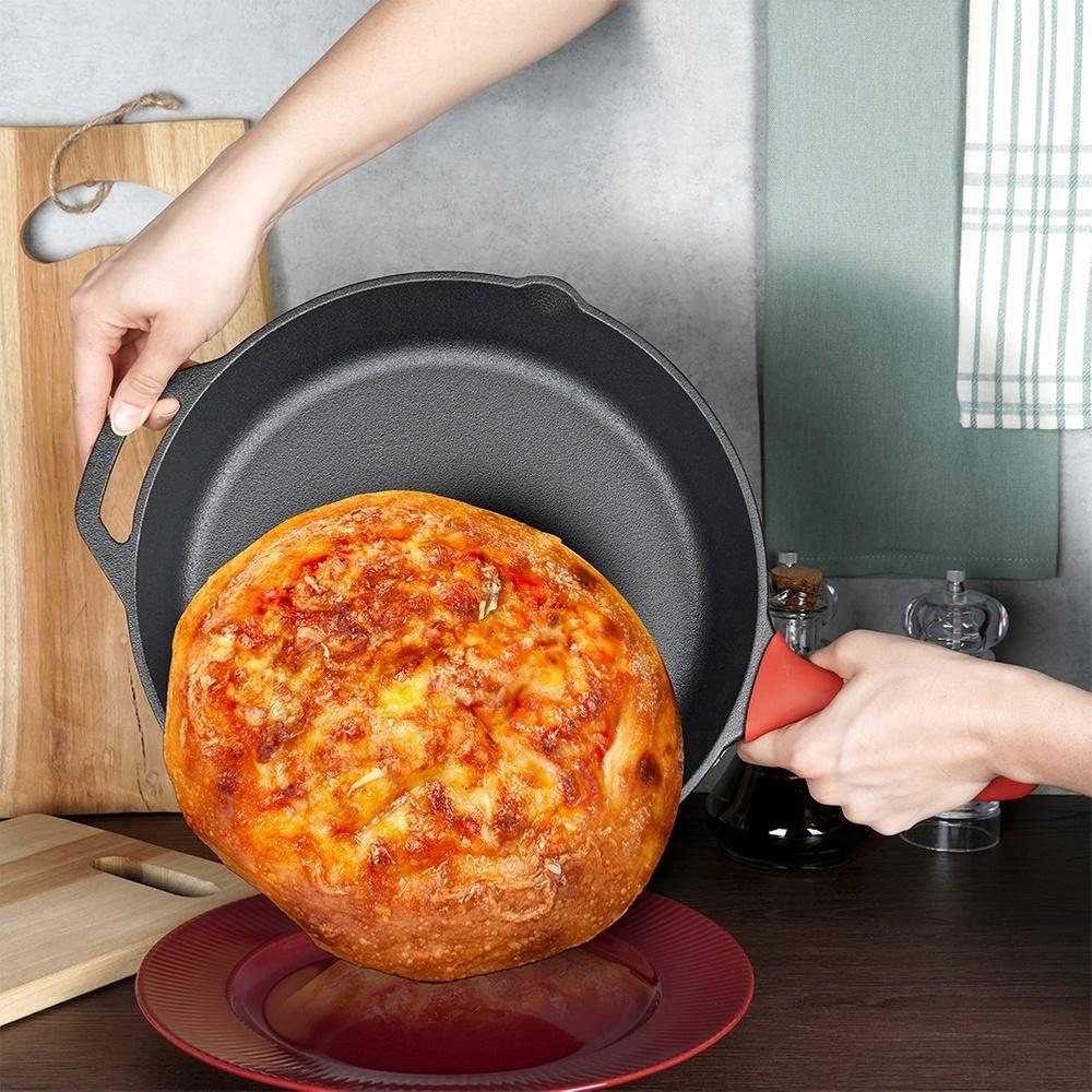 Cast iron frying pan with silicone cover CAST LINE 25 cm