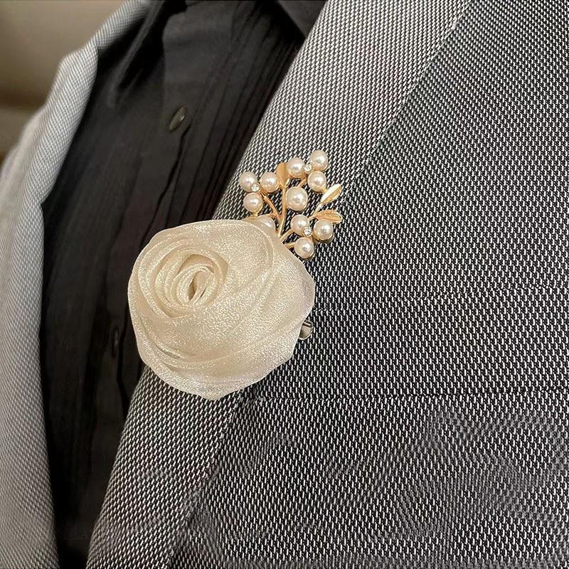 Elegant White Bridesmaid Corsage Bracelet - High-End Wedding Hand Flower