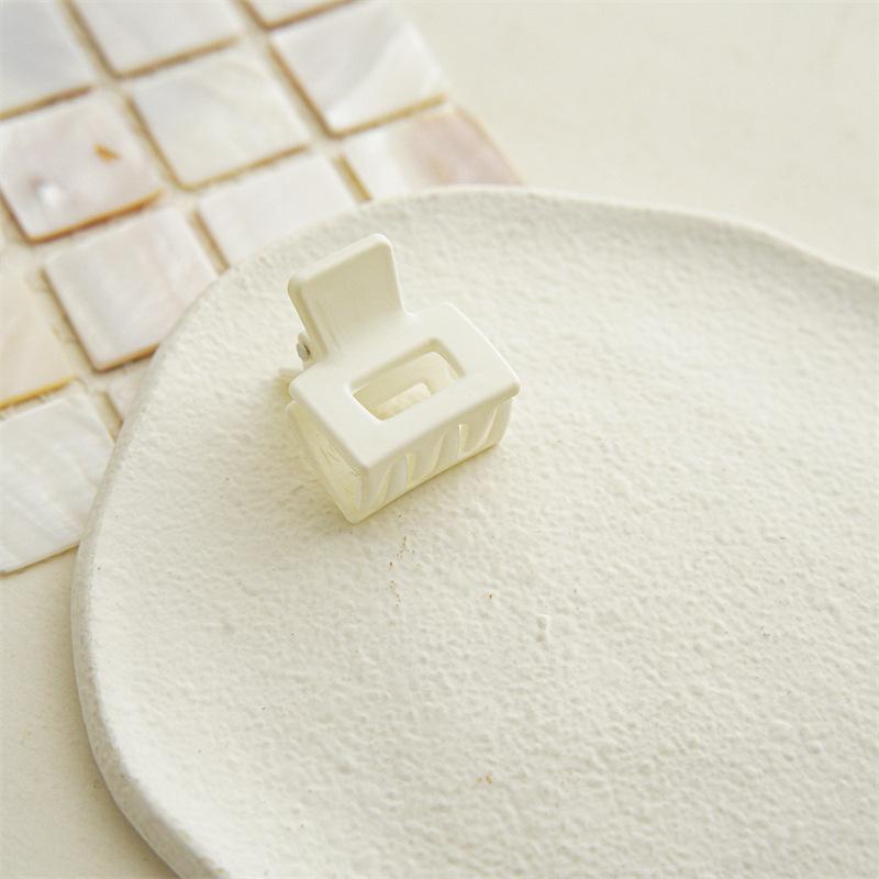 Маленькие квадратные когти для волос, матовая заколка для волос, простые заколки с геометрической формой, зажим для хвоста, аксессуары для волос в виде крабов для женщин