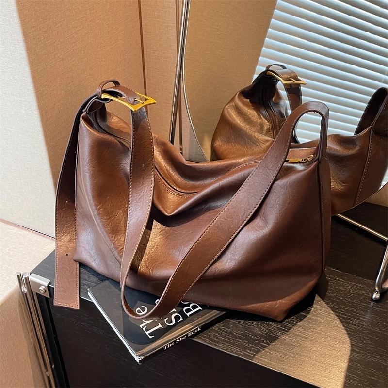 Women's Soft Monochromatic Shoulder Bag Zipped Bags Large Capacity High Quality Interior Compartment Fashionable