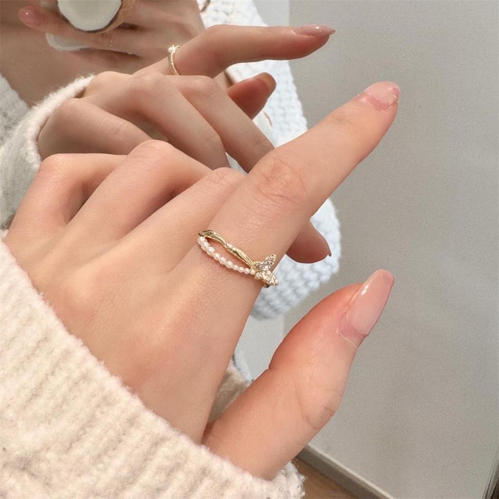 Эмаль, капельная глазурь, бабочка и перламутр, серебряное кольцо - элегантные, не тускнеющие женские украшения