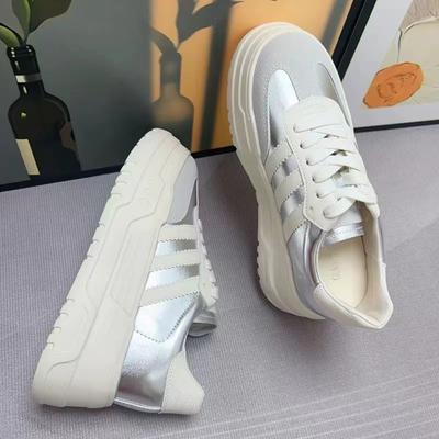 Внутренняя платформа с усилением Немецкие кроссовки женские 2025 осень новые интернет знаменитости спортивная обувь повседневная студенческая обувь для скейтбординга белые туфли