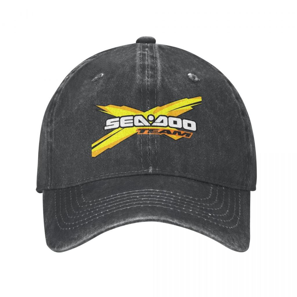 Количество бейсболок Sea Doo 5 с козырьком и уличной кепкой:1