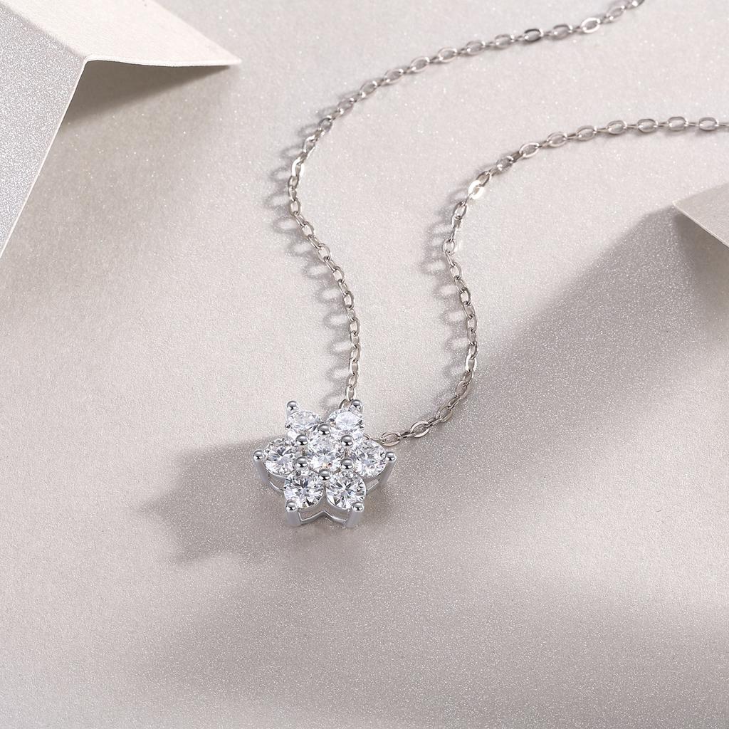 Trend 925 Silver Snowflake Necklace For Women Does Not Fade, Temperament Gives Gifts Moissanite High-End Collarbone Chain