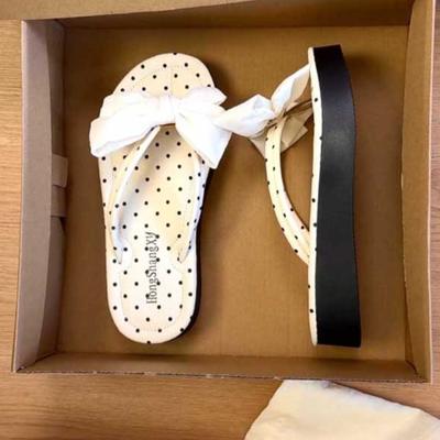 Женские шлепанцы, плоские, на платформе, повседневные, с бантом, новые сандалии, летняя обувь 2025, с ремешком через пятку, пляжные, женские слайды, сандалии