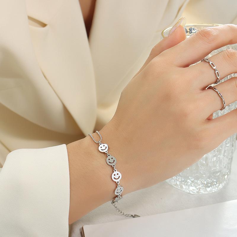 Европейский и американский нишевый дизайн Двойной браслет с цепочкой и смайликом - Женские рождественские украшения из титановой стали E190