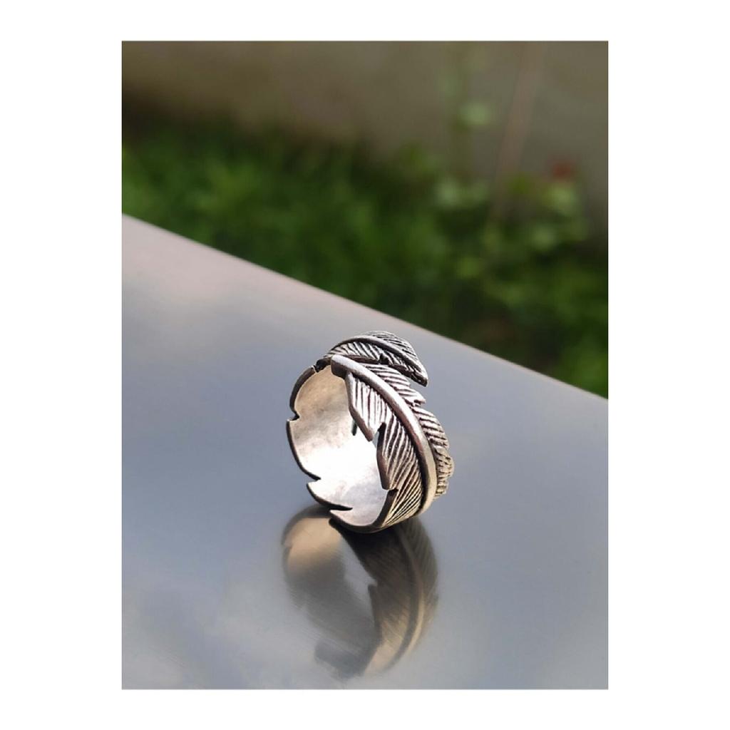 Набор из 3 посеребренных регулируемых колец с перьями дымчатого крыла