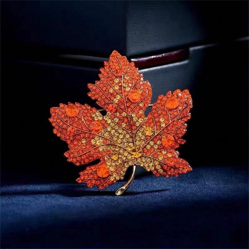 Red Maple Leaf Brooch High-end Women's Exquisite Pin High-end Luxury Temperament Suit High-end Welcome Accessories