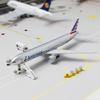 Авиамодель самолета Boeing 777 (B777) в масштабе 20 см, американский, с подставкой для колес. Сувенир, коллекционная модель, игрушка, подарок.