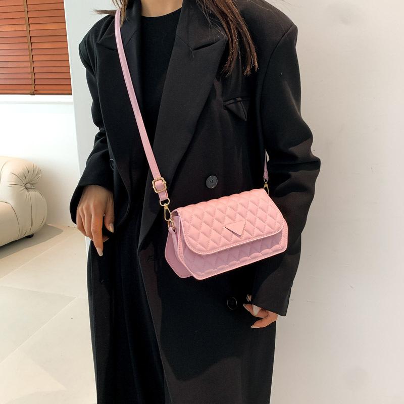 Зимняя популярная женская сумка 2024 года, новая ретро-мода, однотонная сумка через плечо, простая повседневная маленькая квадратная сумка