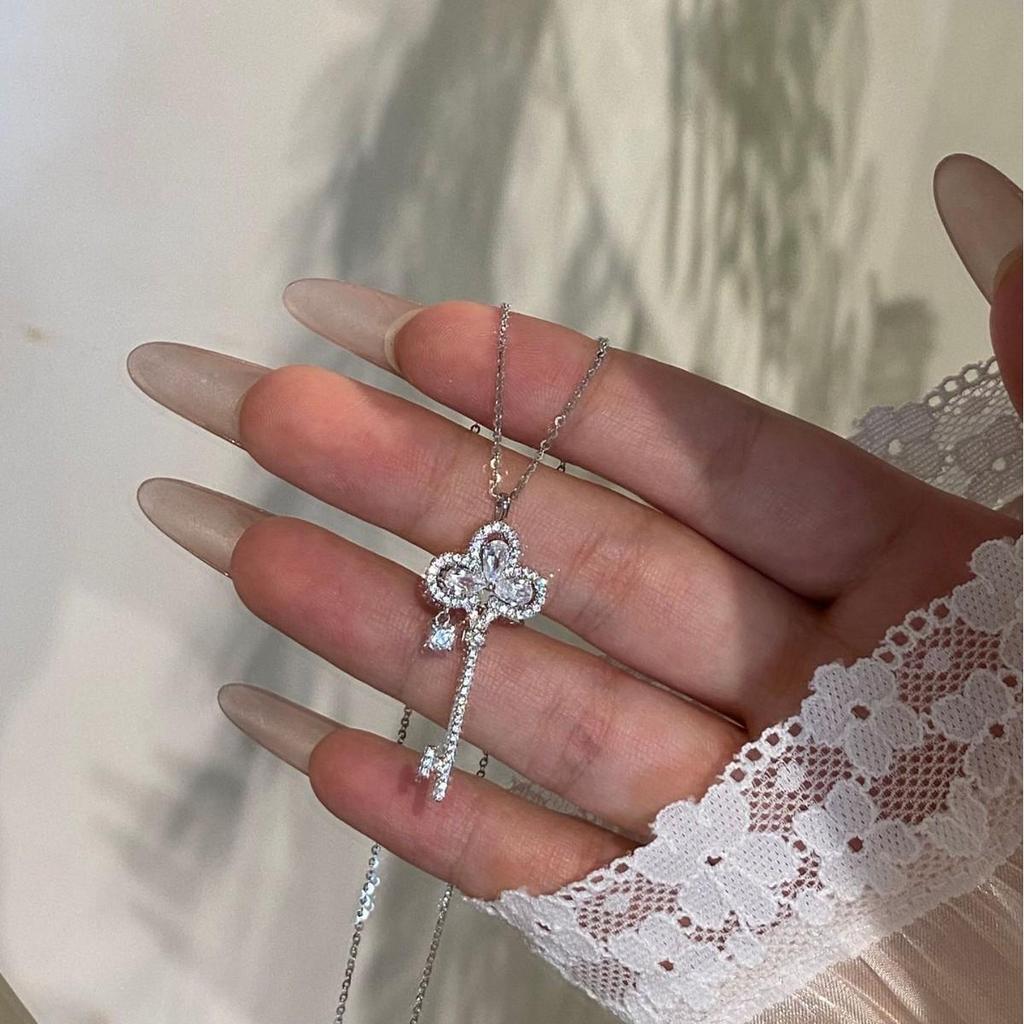 Высококлассное колье-подвеска в виде ключа-короны из стерлингового серебра S925 с бриллиантом - Весенне-летняя легкая роскошь, ключичная цепочка.