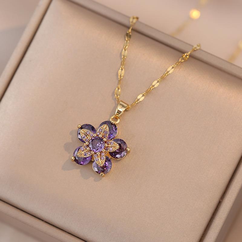 Luxurious Exquisite Flower Decorative Copper Necklace for Fashionable Zircon for Women To Wear During Summer Travel