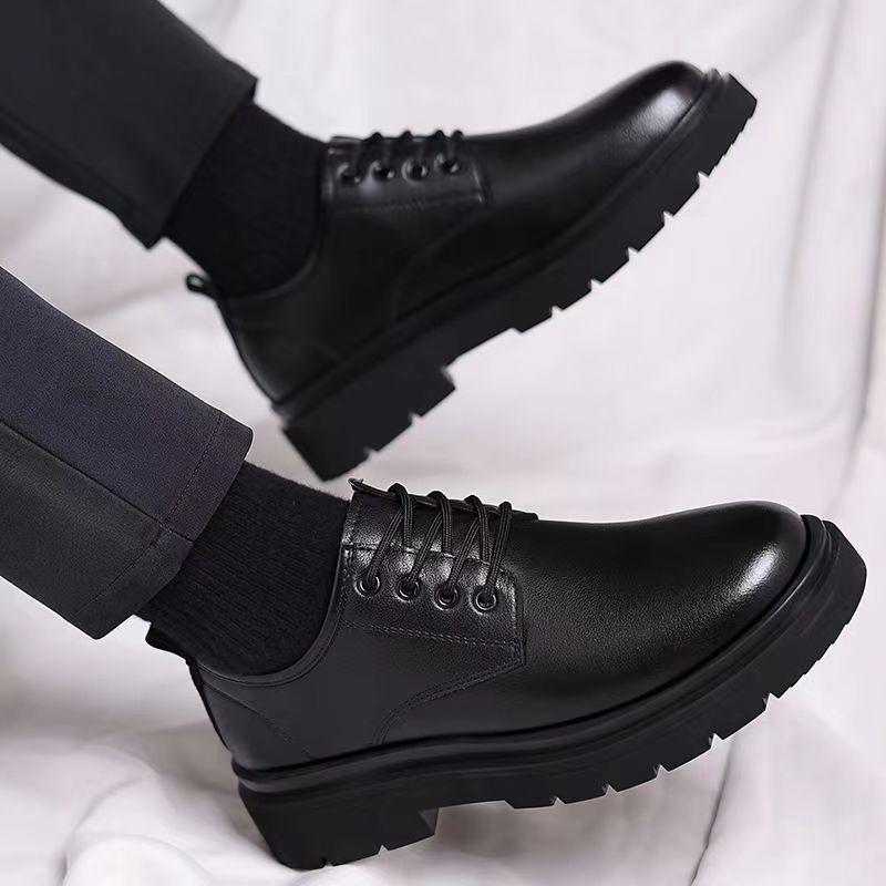 A Spring Big-headed Business Casual Leather Shoes with Laces and Soft Soles, Versatile Formal Wear, Black Men's Leather Shoes.