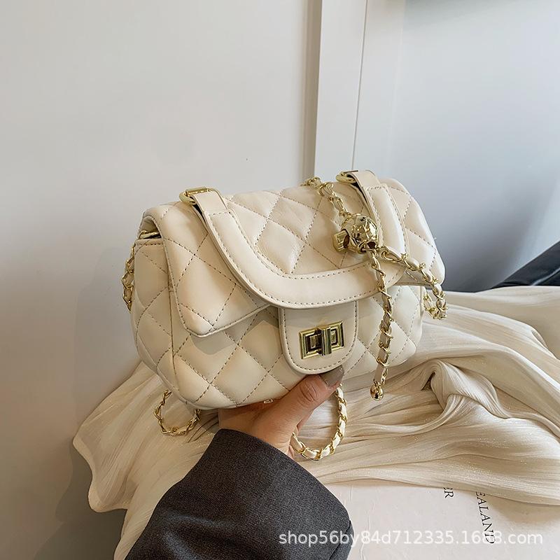 Популярная сумка этого года 2025 новая модная сумка через плечо высококачественная текстурированная маленькая квадратная сумка летняя универсальная сумка-мессенджер на цепочке