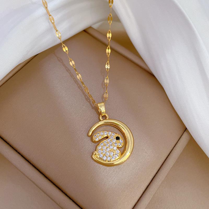 Подвеска-месяц из титановой стали: Элегантный дизайн микро-паве с полным бриллиантовым покрытием, сверкающий и стильный для женщин.