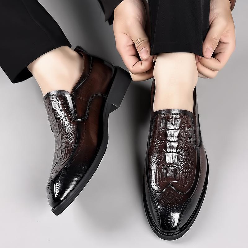 Заостренные мужские кожаные туфли с модным рисунком под крокодила, роскошные деловые мужские туфли без застежек для свадеб и отдыха на природе
