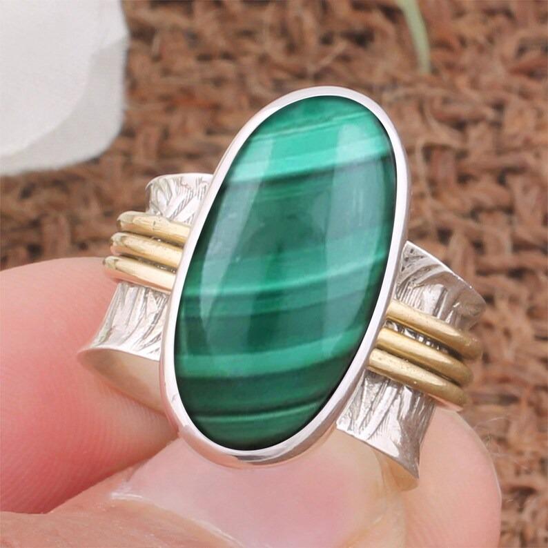 Большое овальное кольцо с малахитом, кольцо из цельного серебра 925 пробы, кольцо ручной работы, двухцветное кольцо, богемное кольцо, кольцо с безелем, уникальный подарок