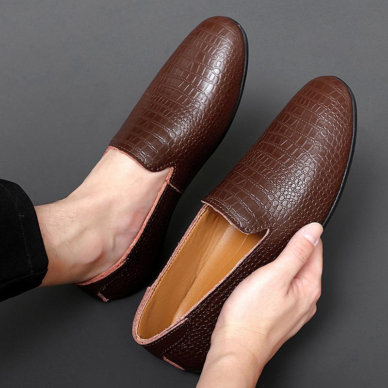 Модные мужские туфли slip on England Дышащие мужские мокасины из натуральной кожи Удобная обувь для мужчин Легкие мужские мокасины slip on