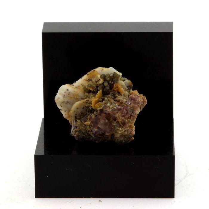 Wulfenite, Mimetite, Baryte, Fluorite 27.6 carats