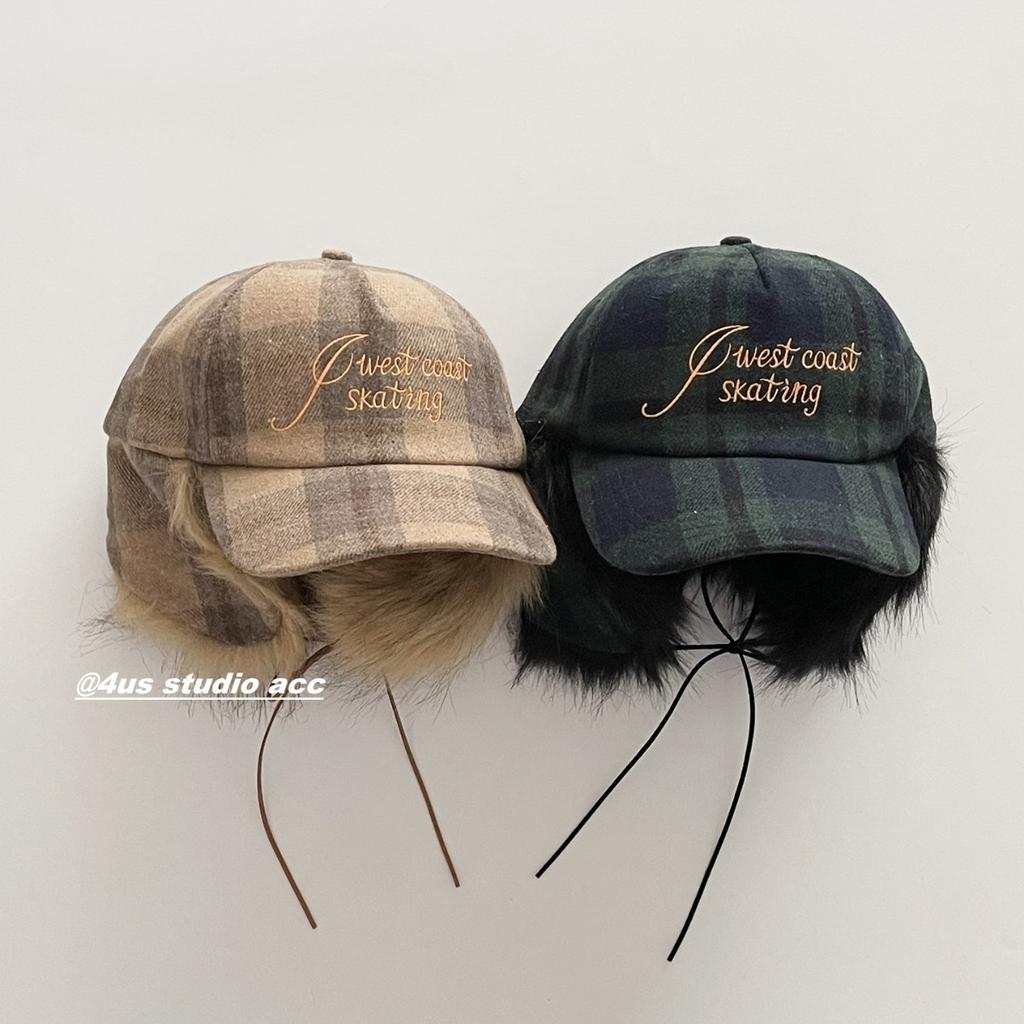 Клетчатая Утепленная Плюшевая Шапка-Ушанка для Женщин Осень-Зима Теплая и Защищающая Уши Бейсболка Подчеркивающая Лицо Маленькая Утиная Кепка