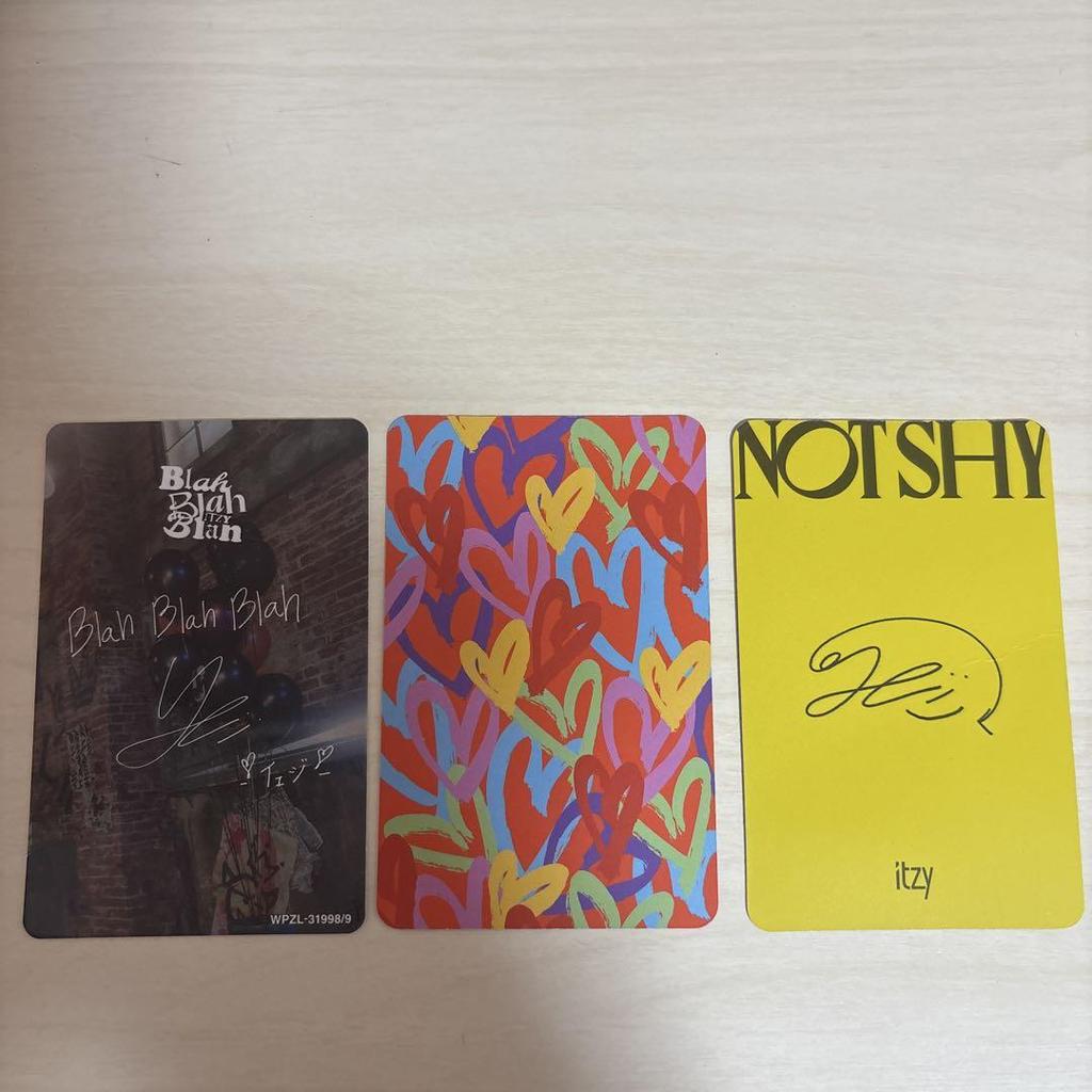 [USED] ITZY YEJI Trading Cards 3 Pieces