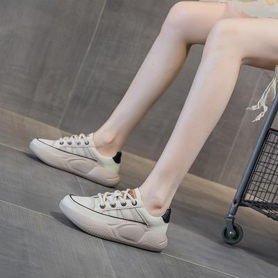 Внутреннее увеличение высоты 4 см 2025 лето новая кожаная поверхность ретро мягкая подошва толстая подошва модная спортивная универсальная полая повседневная обувь