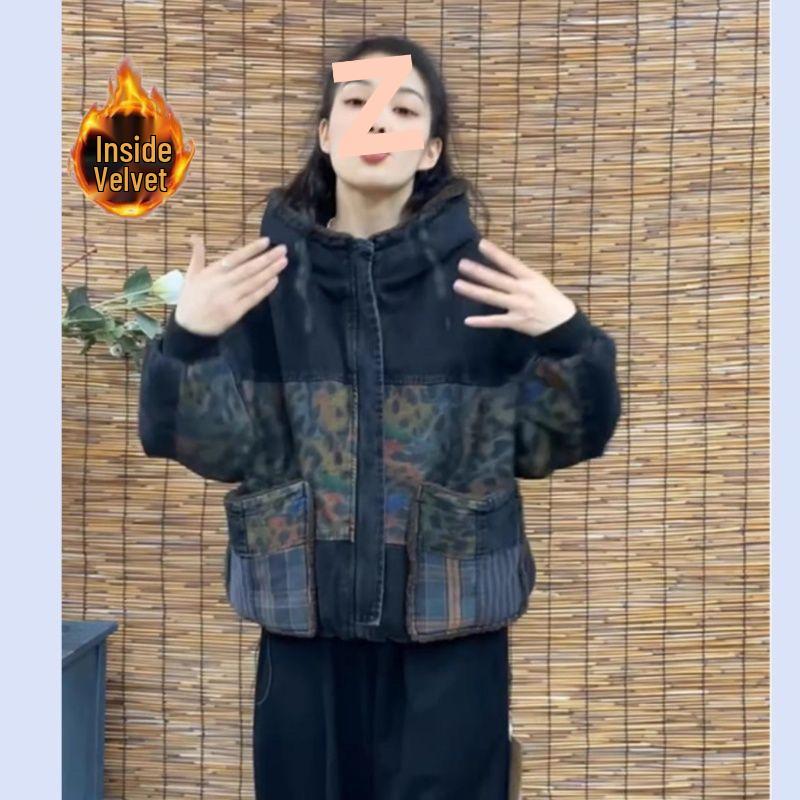 Ретро Принт Джинсовая Куртка с Капюшоном на Флисовой Подкладке – Зимнее Тепло и Приталенный Крой 2025