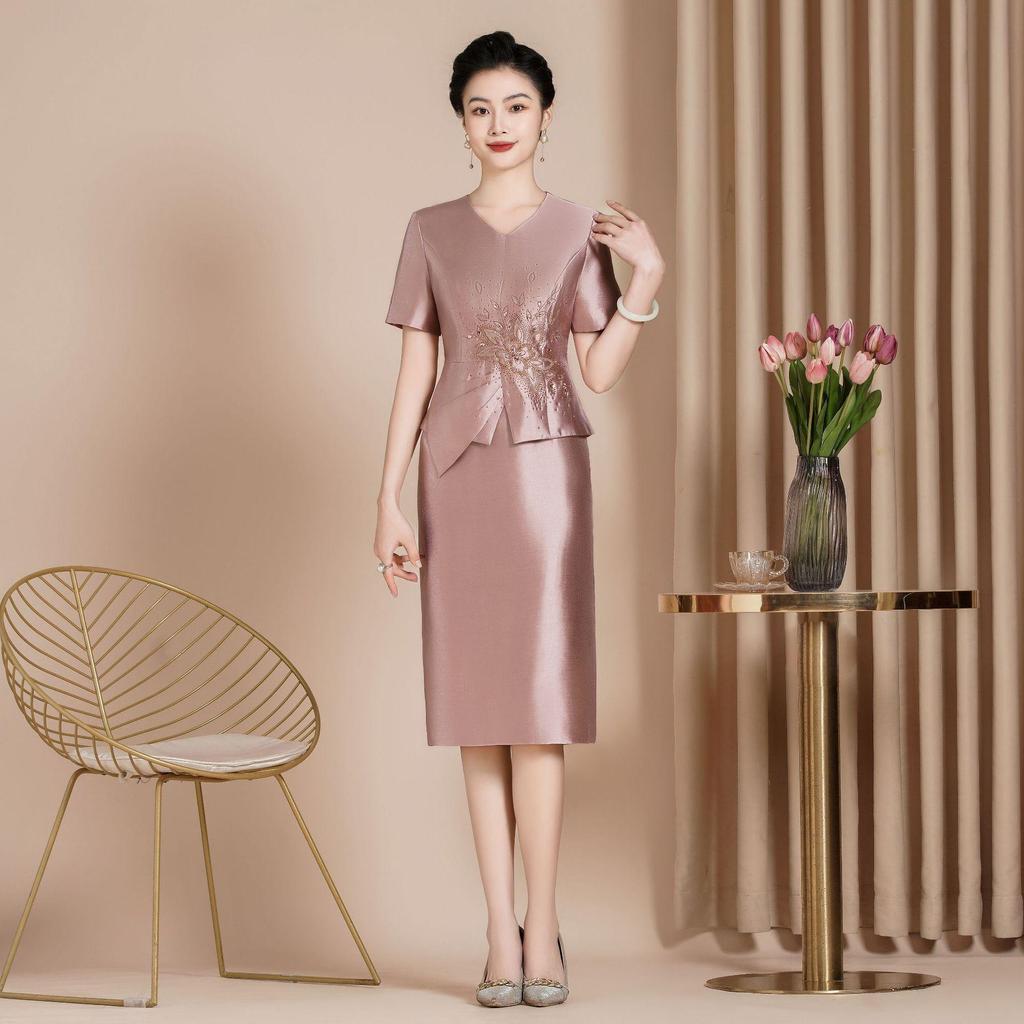 2025 Elegant Western-Style Mother's Wedding Dress - Chic Spring/Autumn Banquet Attire for Joyful Mother-in-Law