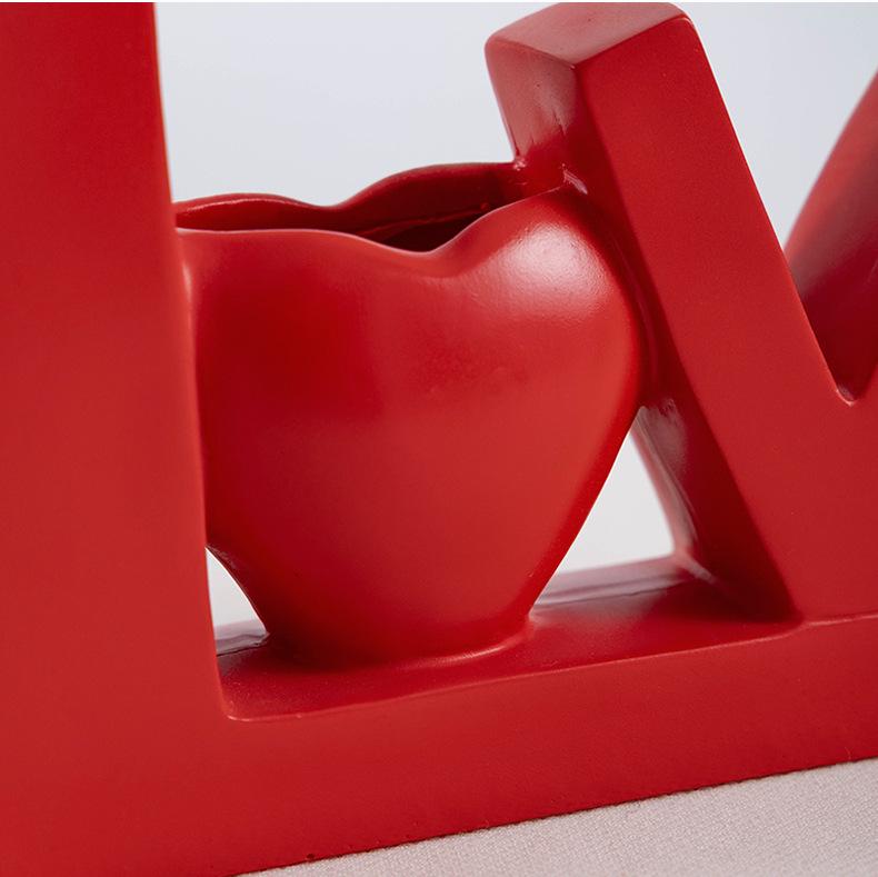 Handmade LOVE Shaped Resin Flower Vase: Festive Wedding Decoration