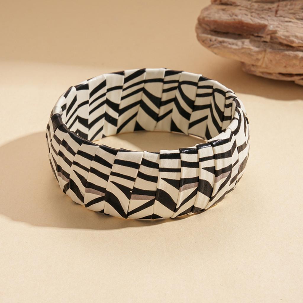 Sexy Leopard Print Cuff Bangles for Women 2025 Trendy Classic Leather Zebra Print Bracelet Wedding Pendant Jewelry Gift