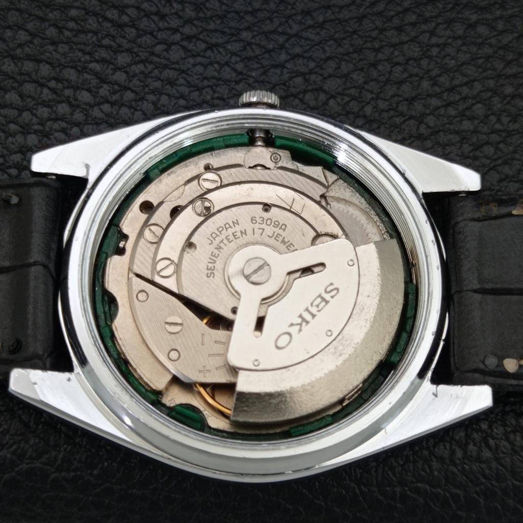 ЯПОНСКИЕ ВИНТАЖНЫЕ ОТРЕМОНТИРОВАННЫЕ АВТОМАТИЧЕСКИЕ МУЖСКИЕ ЧАСЫ SEIKO 5 С ЧЕРНЫМ ЦИФЕРБЛАТОМ a444246-1