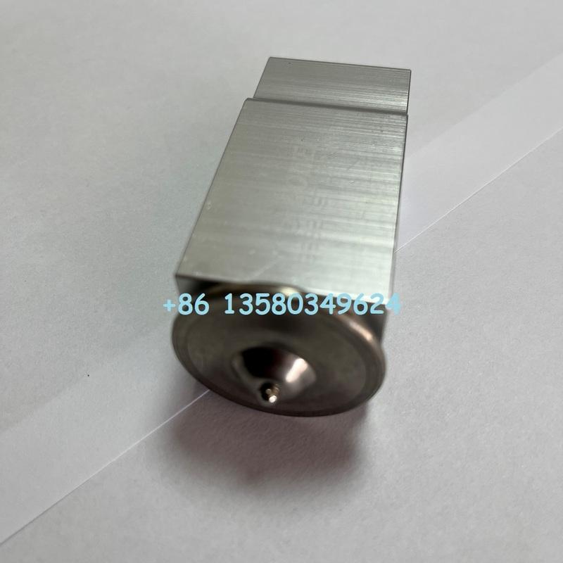 11Q6-90551 Запчасти для экскаватора R220LC-9S R215-9S Расширительный клапан экскаватора 11Q690551