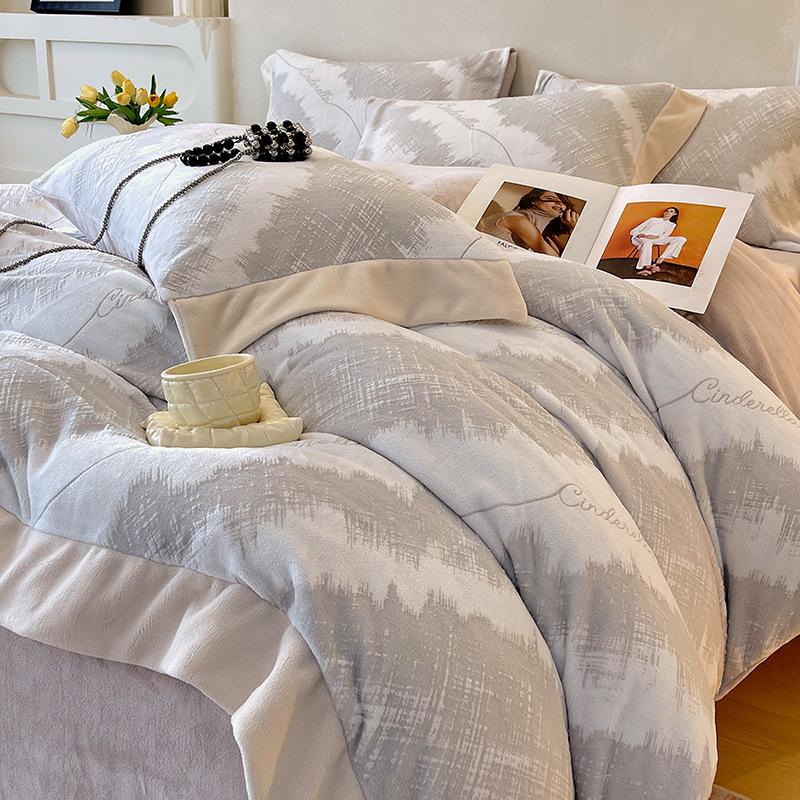 Утолщенный молочный флис Четыре предмета Корейский резной коралловый флис Двустороннее фланелевое пододеяльник Простыня Постельное белье