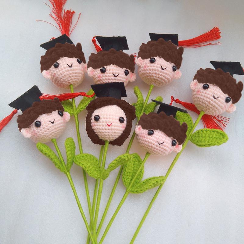 Graduation Season Doctoral Hat Finished Hand Woven Flowers Graduation Bouquet Friend Graduation Gift Mini Graduation Flower Doll