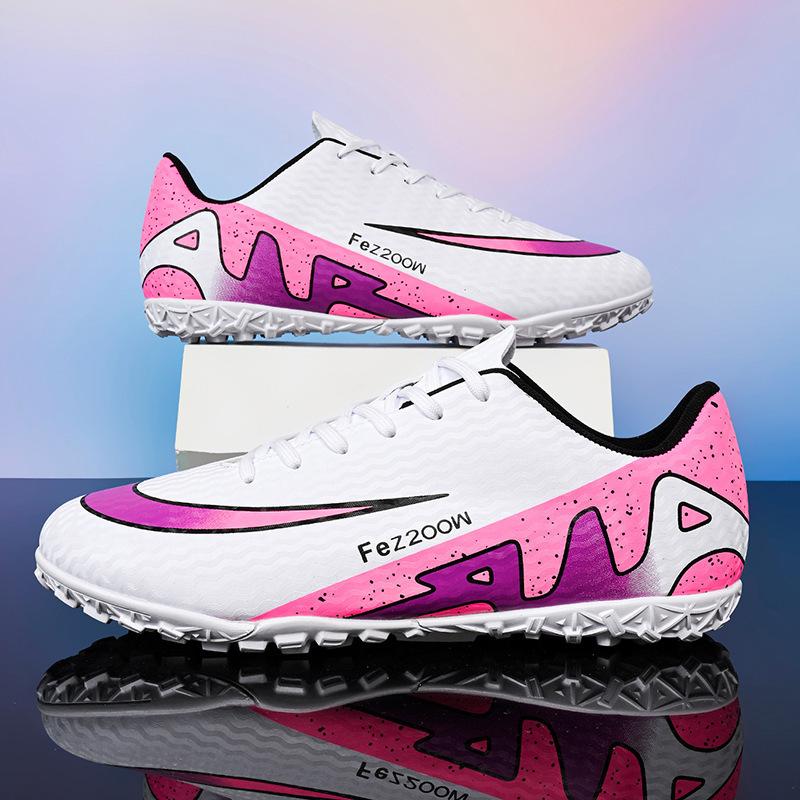 Внешняя торговля 2025 новая низкая обувь для футбола для мальчиков и девочек студентов для тренировок сломанные шипы TF обувь для мини-футбола парные модели