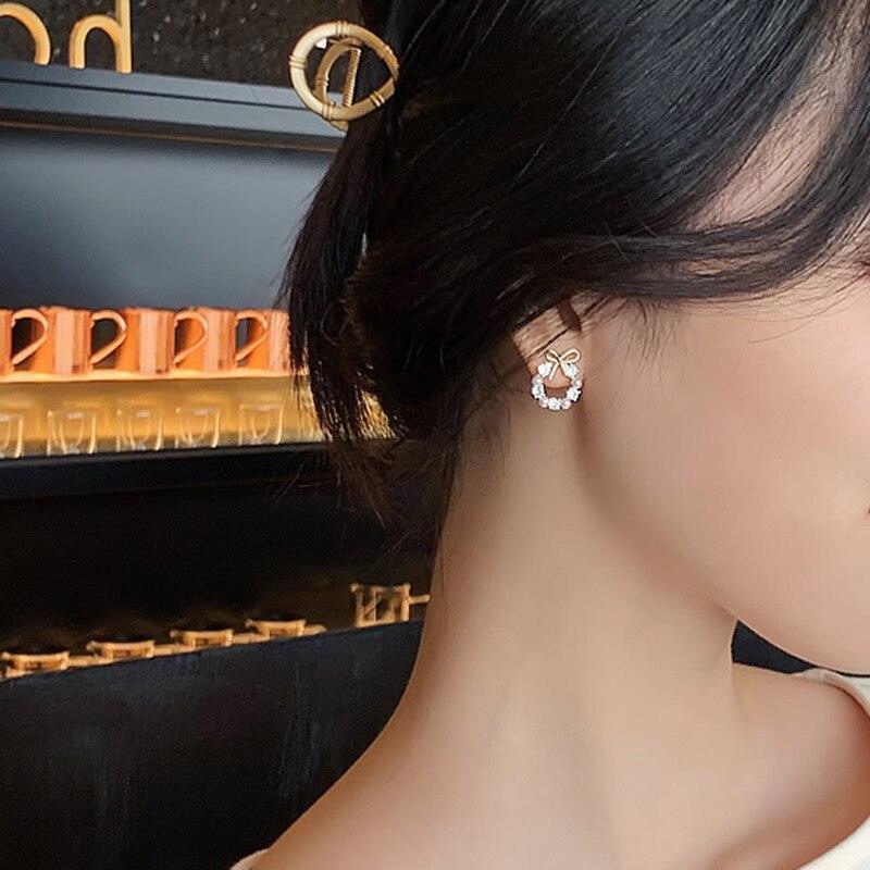 Минималистичные круглые серьги-бантики для женщин, темпераментные модные серьги-гвоздики со стразами и искусственным жемчугом, вечерние свадебные украшения