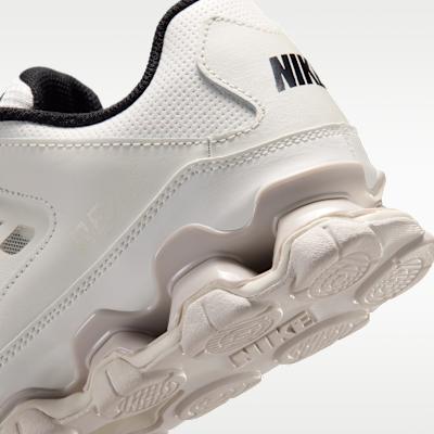 Женские кроссовки Nike Wmns Reax 8 TR 'Sail Phantom Black Metallic Silver'