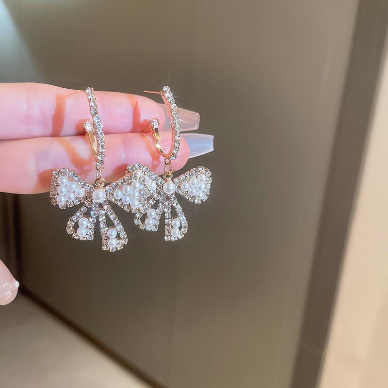 Silver Needle French Fresh Exaggerated Diamond Earrings Light Luxury High-end Stud Earrings Temperament Earrings Design Sense Niche