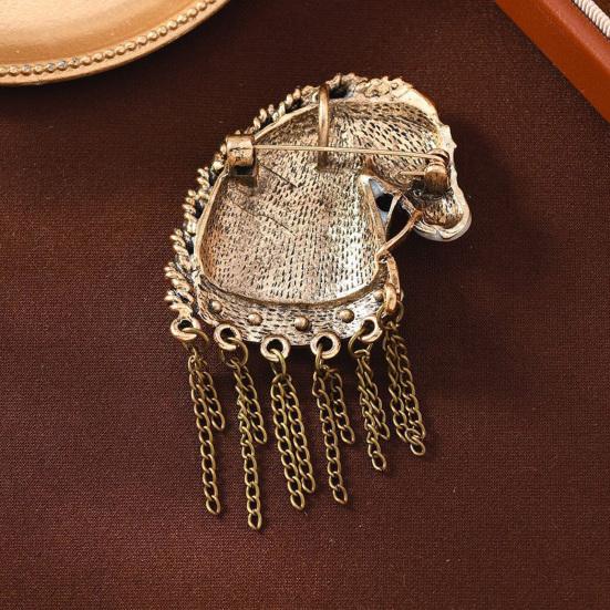 Retro Brooch Tasseled Horse Head Design Men Women Pin Clothes Hats Bags Collar Badge Fashion Accessory