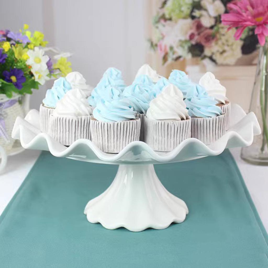 Элегантная керамическая подставка для торта в европейском стиле с высокими ножками, идеально подходит для демонстрации десертов на свадьбах и вечеринках