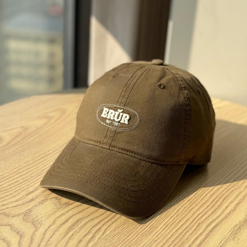 The new simple small letter embroidered baseball cap for women, with a washed soft top and wide brim, is perfect for showing off a large face and is