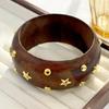 Винтажный этнический деревянный браслет для женщин, панк, геометрический, с заклепками, бусинами, широкий браслет, преувеличенное украшение для рук