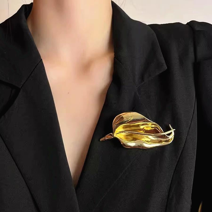 Винтажная металлическая брошь в форме цветка с листьями для женщин, уникальная, изящная, булавка-корсет для костюма, модный аксессуар, праздничное украшение