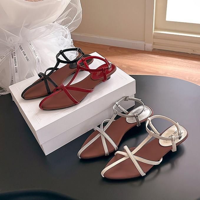 Французские ремешковые сандалии женская обувь 2025 темперамент острый носок танкетка универсальный простой стиль слово с темпераментом сандалии на плоской подошве