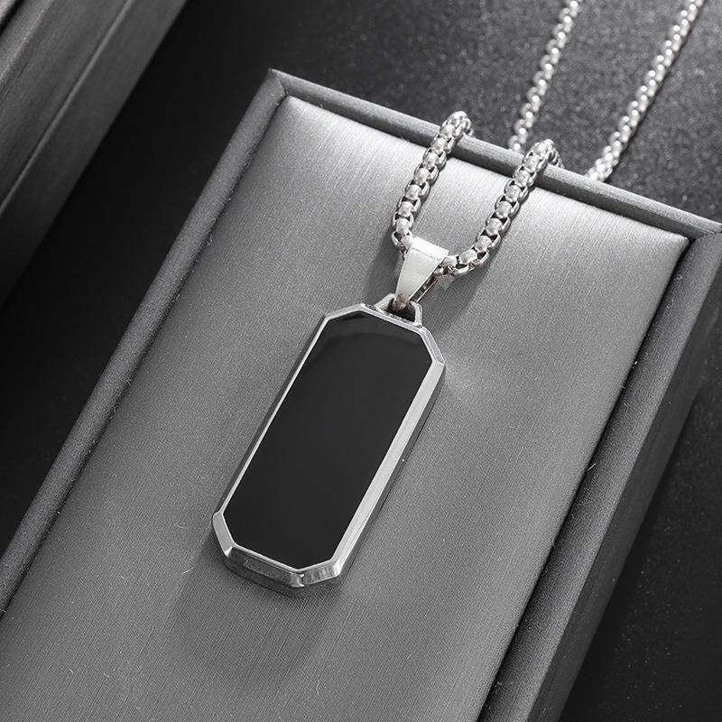 Unisex Geometric Square Pendant Necklace - Light Luxury Clavicle Chain with High-End Style
