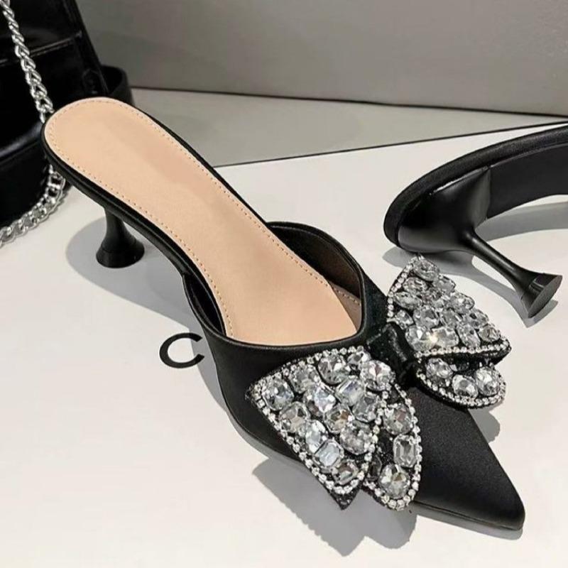 Женская обувь Закрытый носок Женские тапочки Модные туфли Женские сандалии с острым носком и кристаллами на тонком каблуке