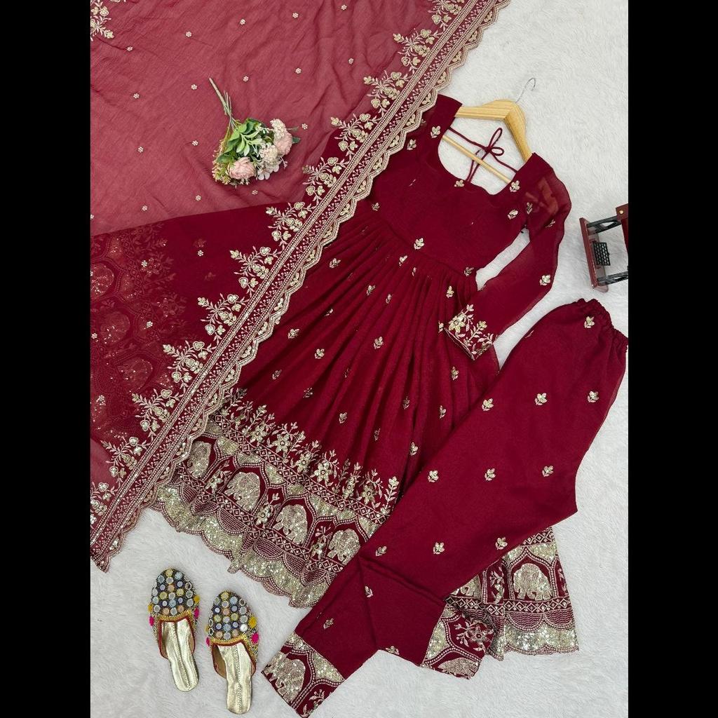 Новый оригинальный набор из 3 курток