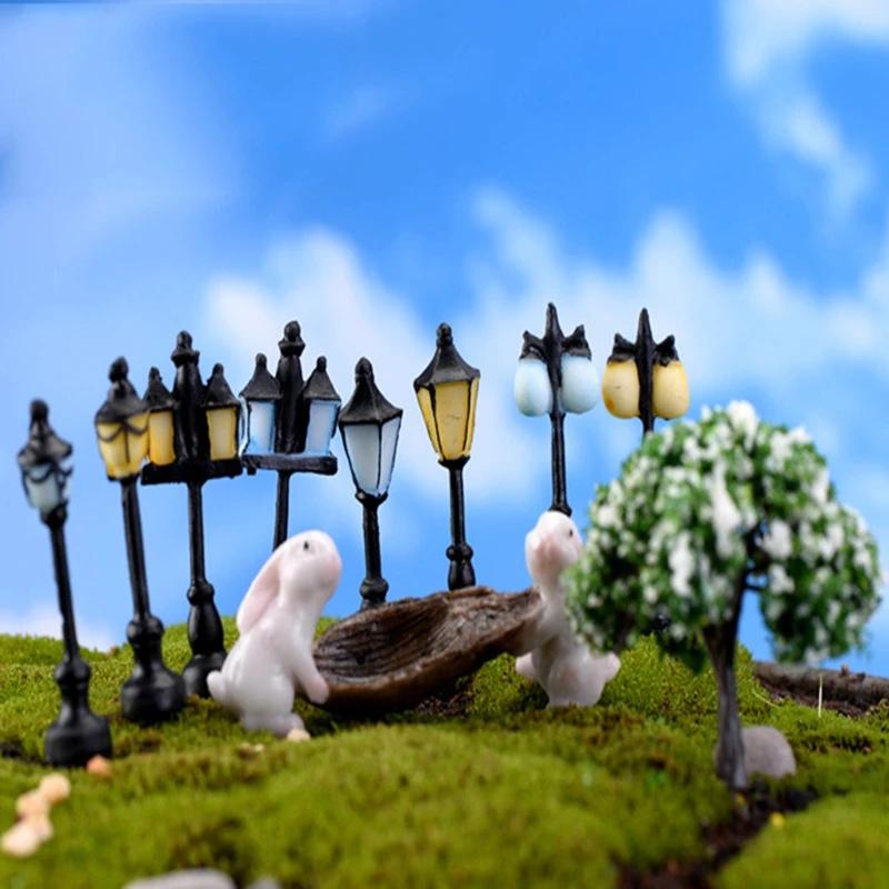 Retro Mini Street Lamp Miniature Garden Ornament Streetlight Figurines Fairy Garden Decoration Resin Craft Micro Landscaping