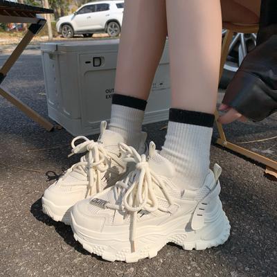 Модные женские туфли для папы на толстой подошве 2025 года, новые повседневные кроссовки для мужчин небольшого роста и тонкости из сетчатой ткани с дышащими вставками