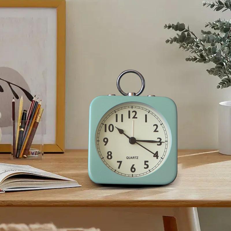 Metal Light Luxury Simple Nordic Alarm Clock Student Wake Up Artifact Bedside Clock Desk Fashion Ornament